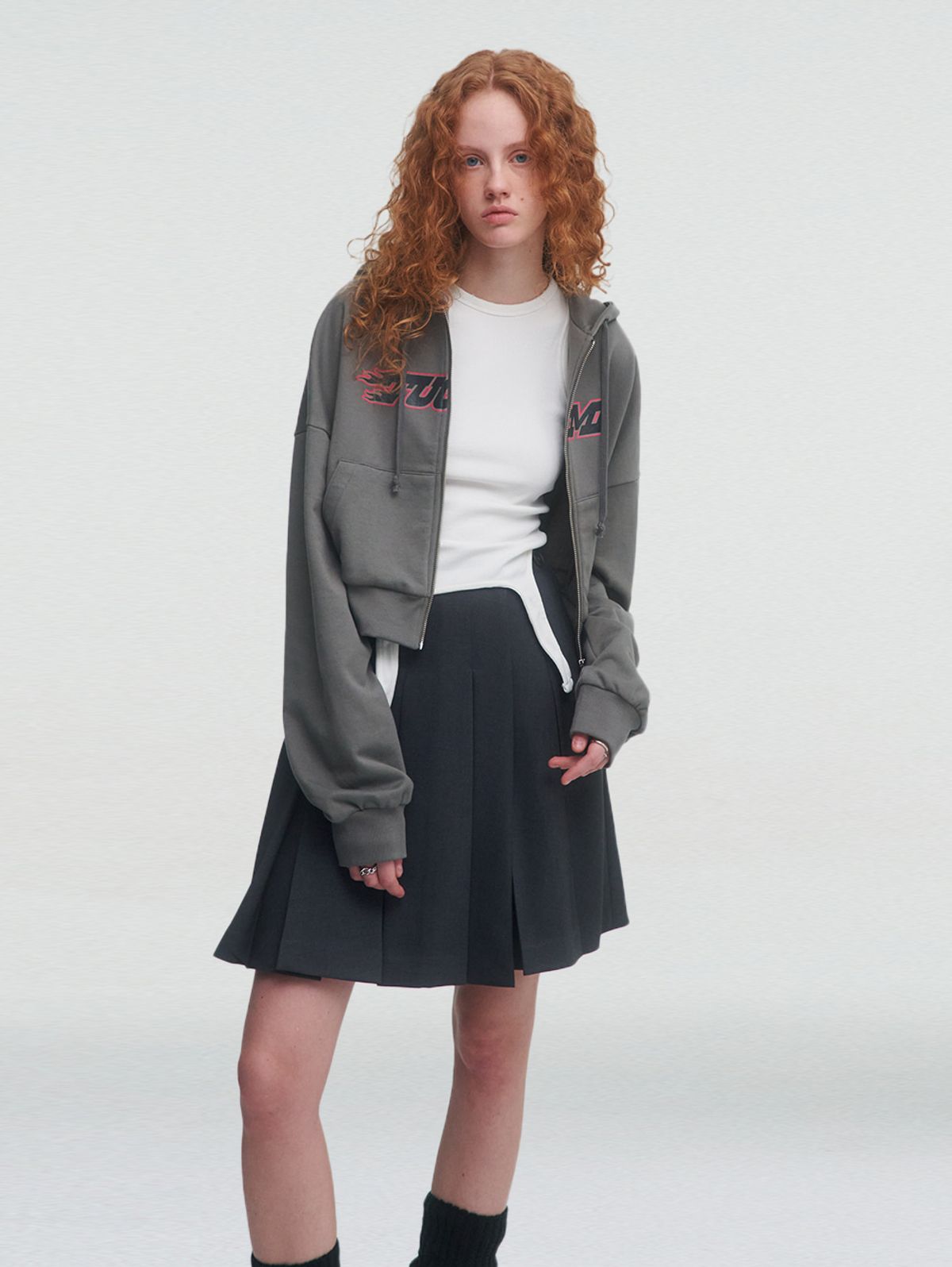 뚜오미오(TUOMIO) GRAPHIC HOOD ZIP-UP [KHAKI]