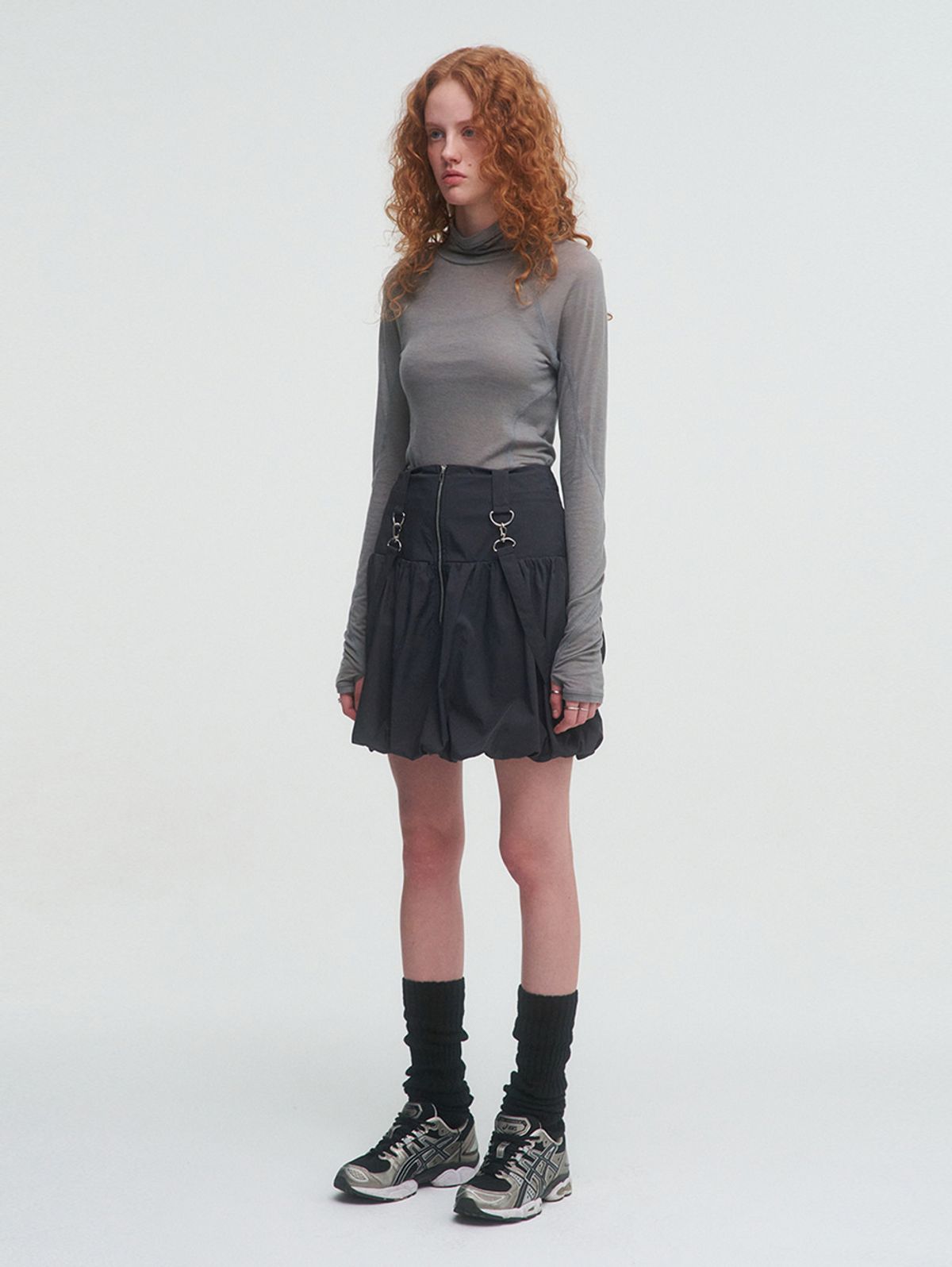 뚜오미오(TUOMIO) STRAP BALLOON SKIRT [CHARCOAL]