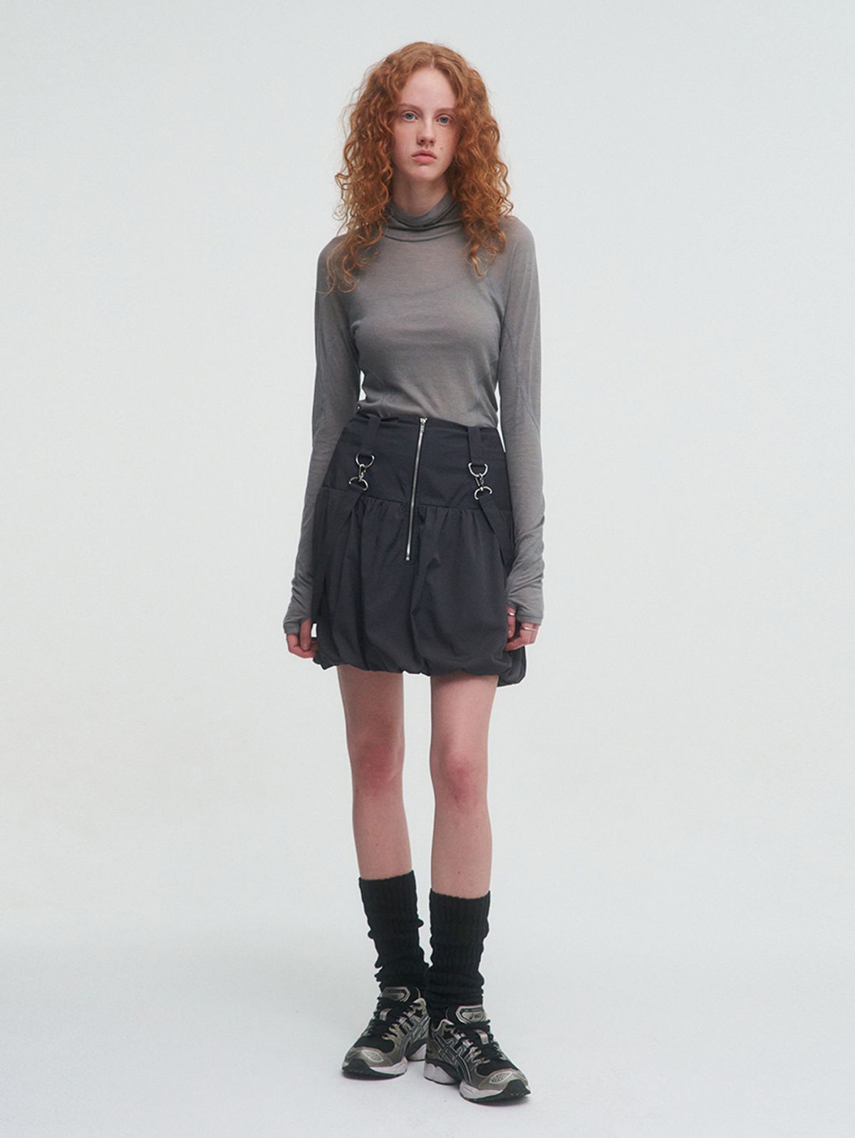 뚜오미오(TUOMIO) STRAP BALLOON SKIRT [CHARCOAL]