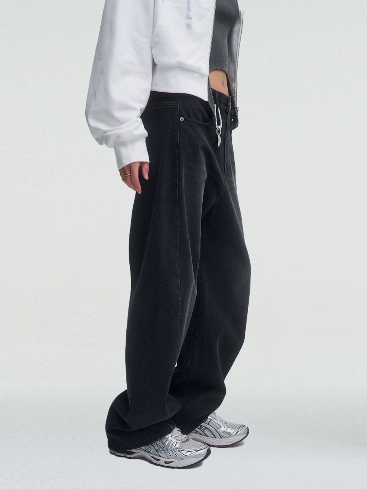 뚜오미오(TUOMIO) CURVED LINE DENIM PANTS [BLACK]
