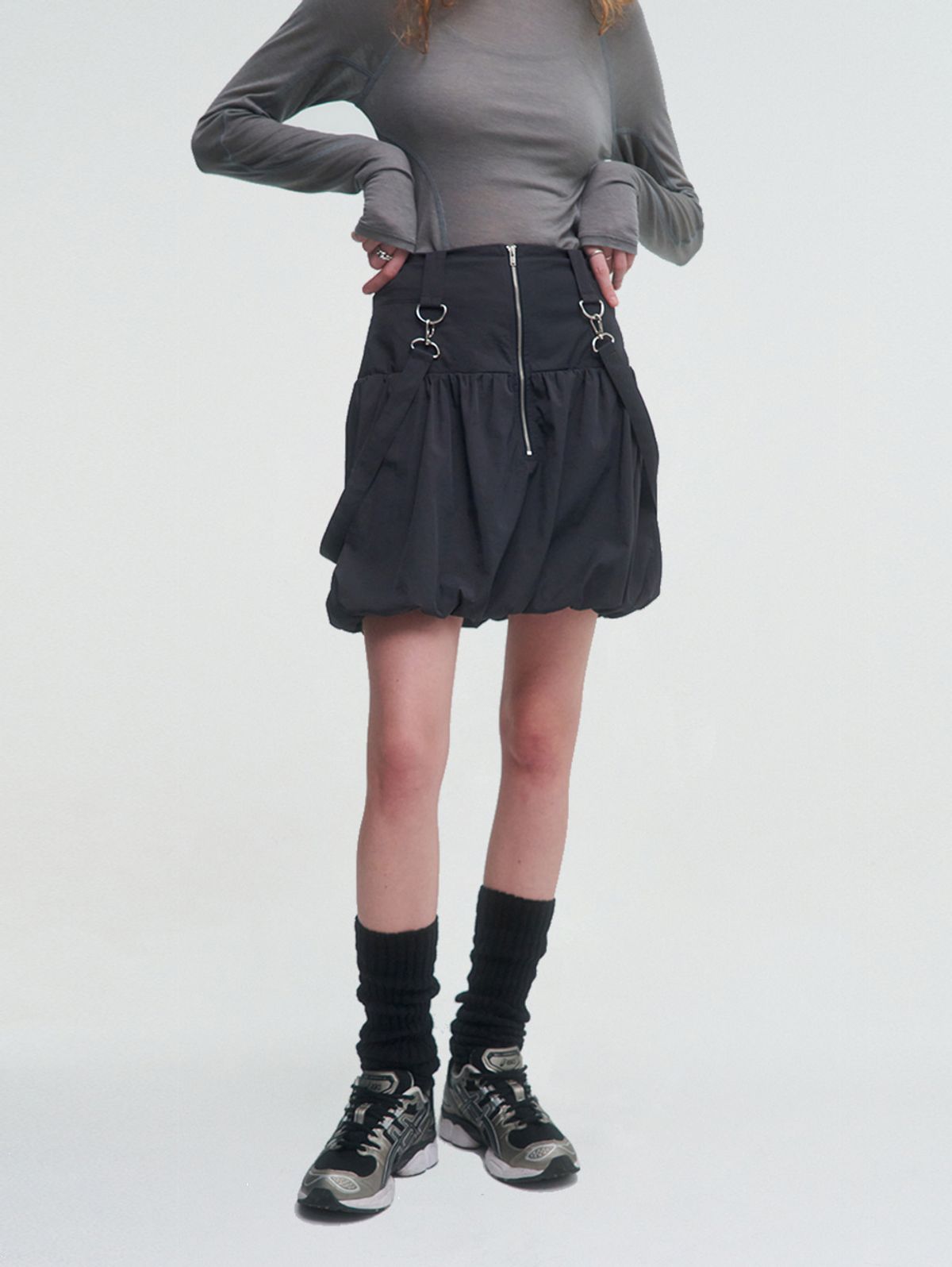 뚜오미오(TUOMIO) SHEER MOCK NECK TOP [GREY]