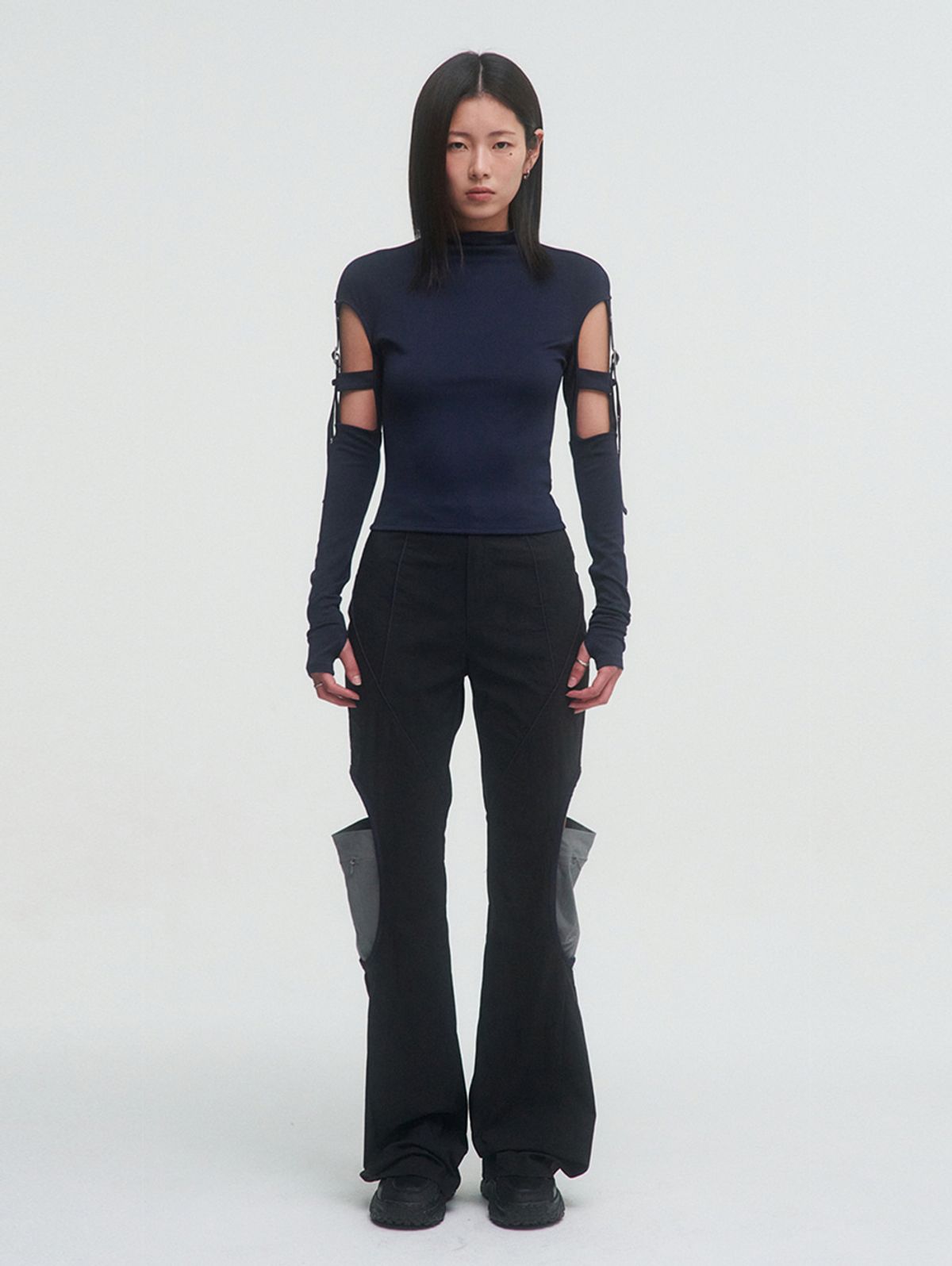 뚜오미오(TUOMIO) CUT OUT BELTED TOP [NAVY]