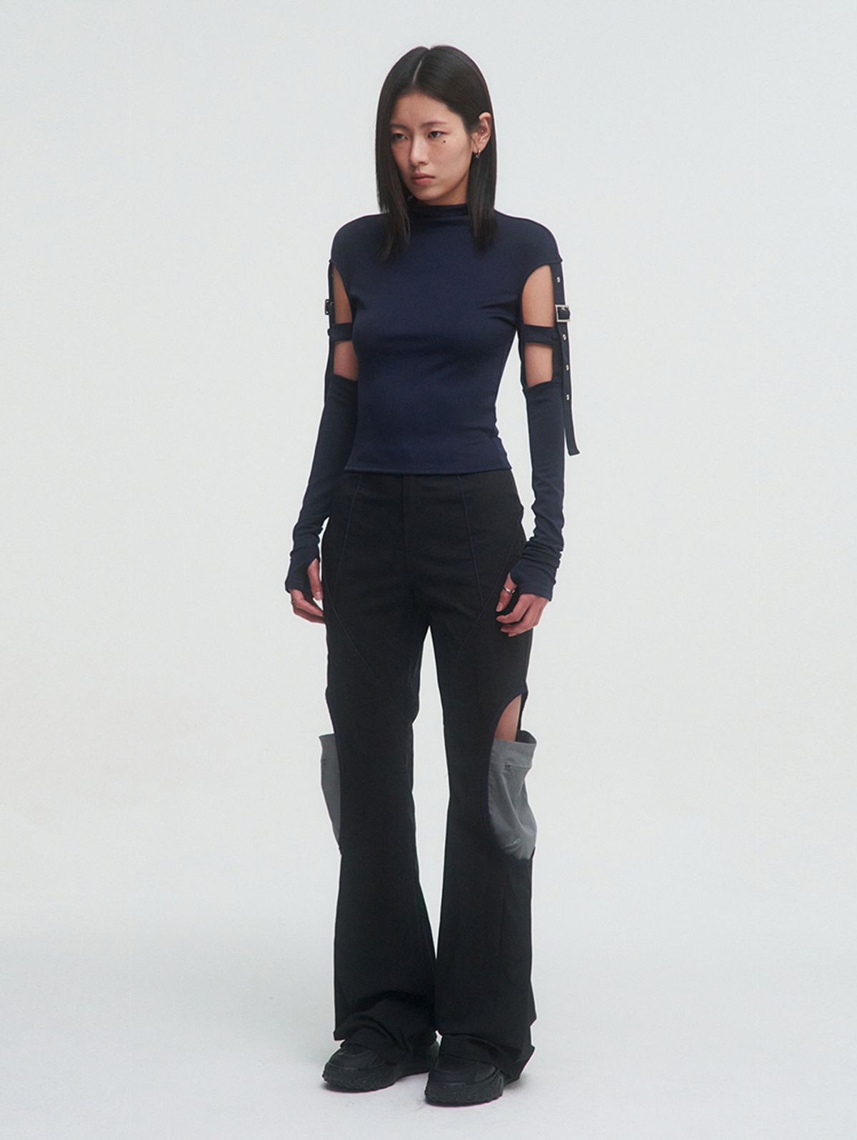 뚜오미오(TUOMIO) CUT OUT BELTED TOP [NAVY]