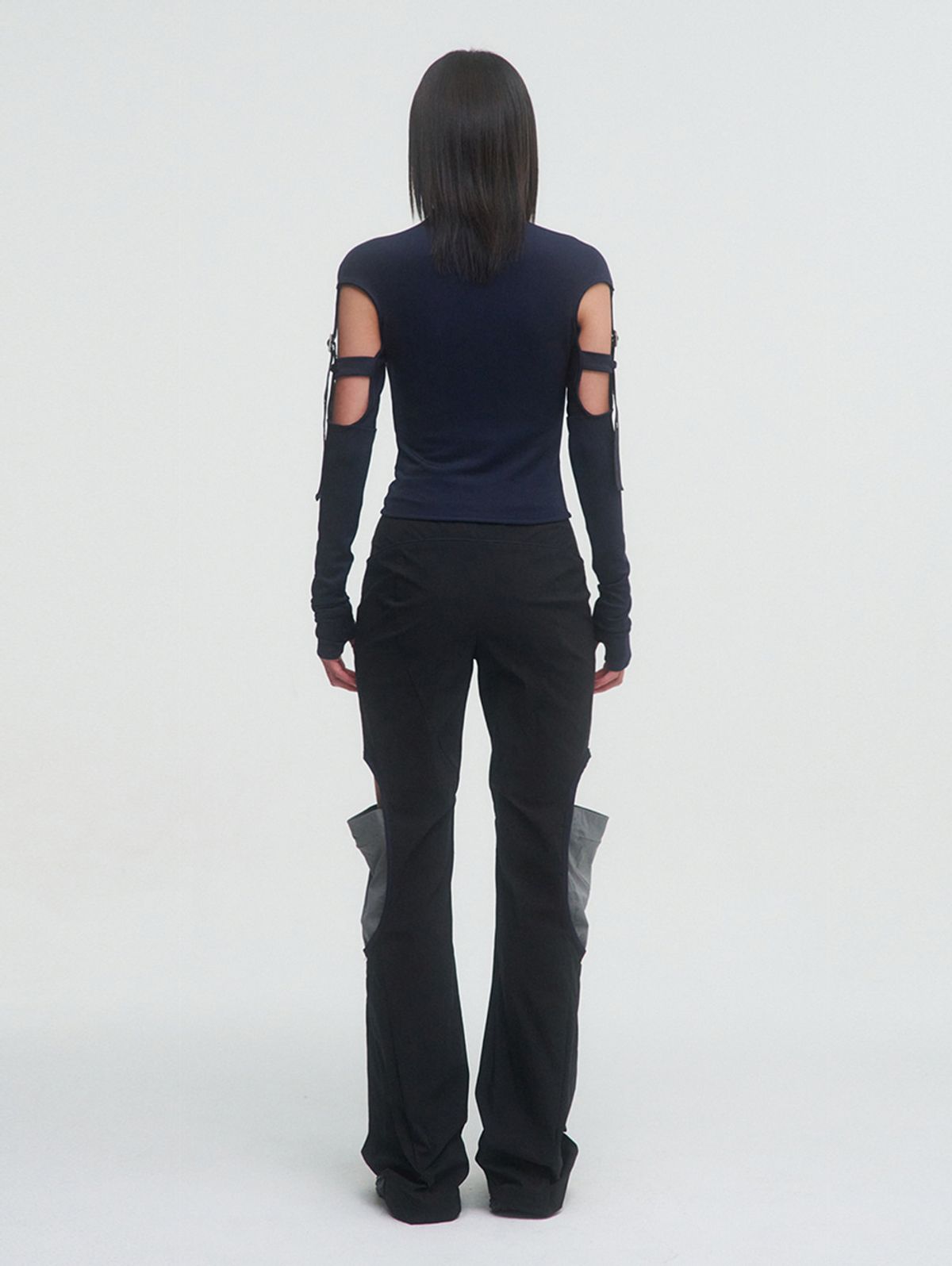 뚜오미오(TUOMIO) CUT OUT BELTED TOP [NAVY]
