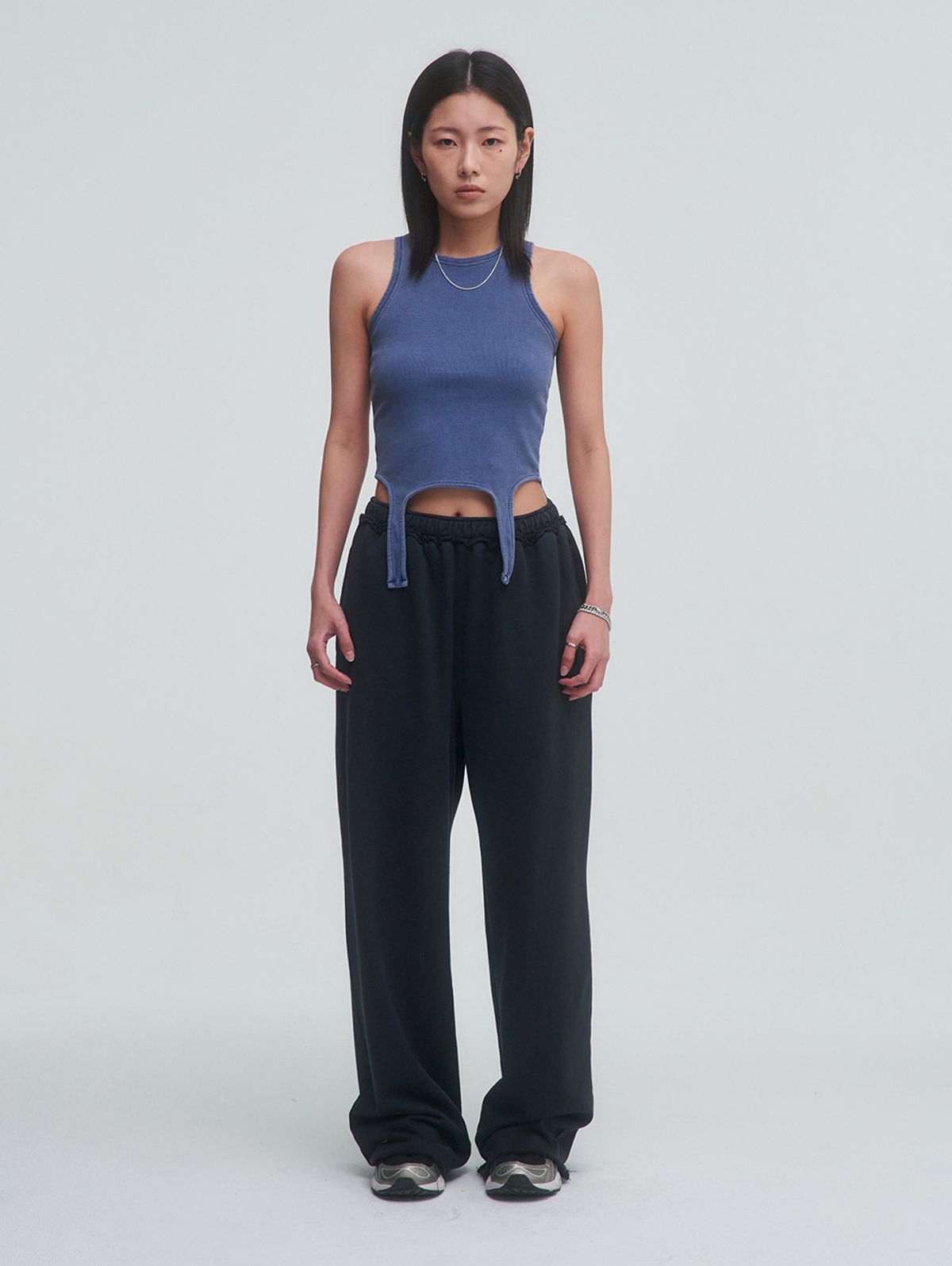 뚜오미오(TUOMIO) GARMENT DYED TAIL TANK [BLUE]