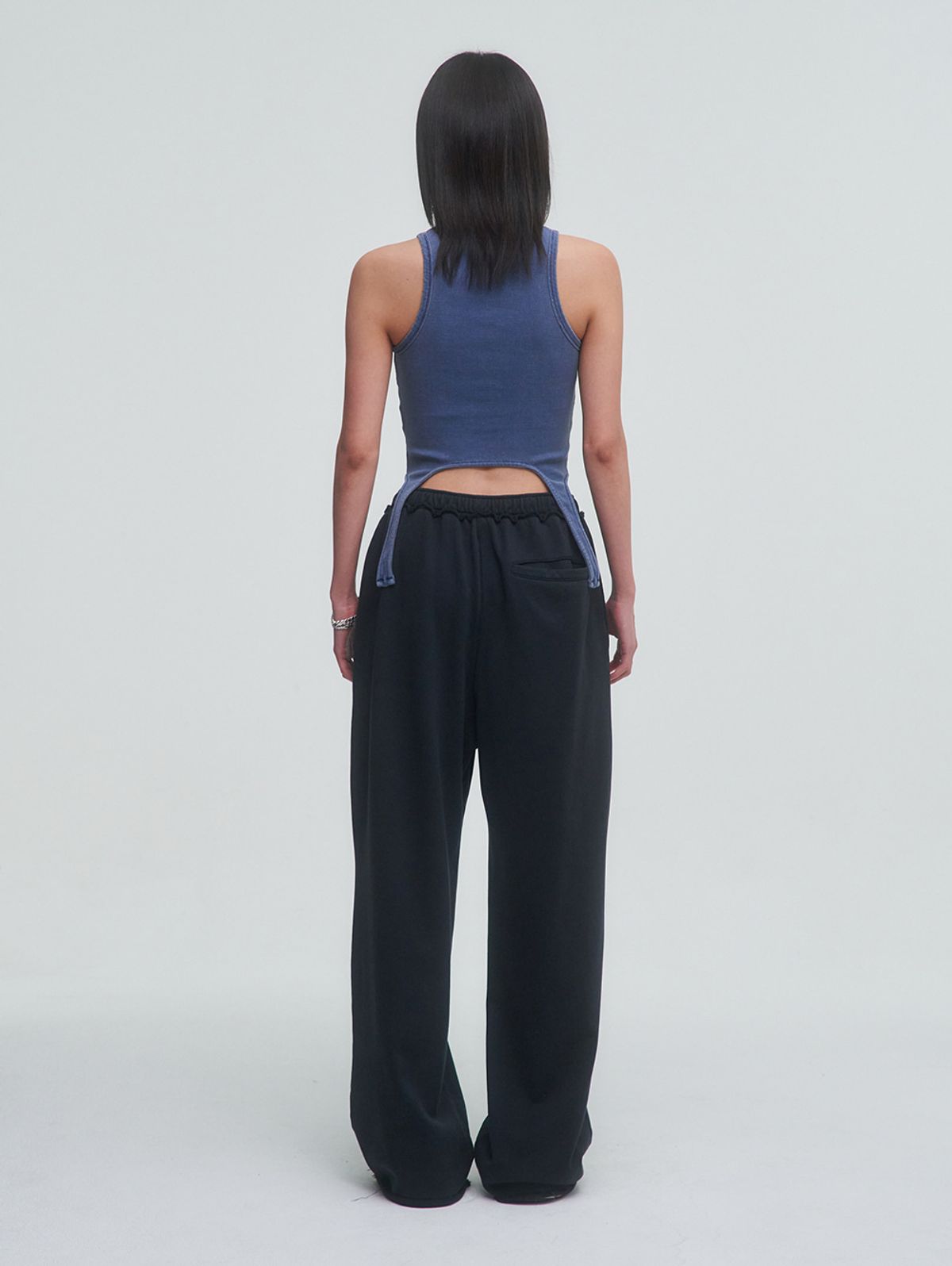 뚜오미오(TUOMIO) GARMENT DYED TAIL TANK [BLUE]