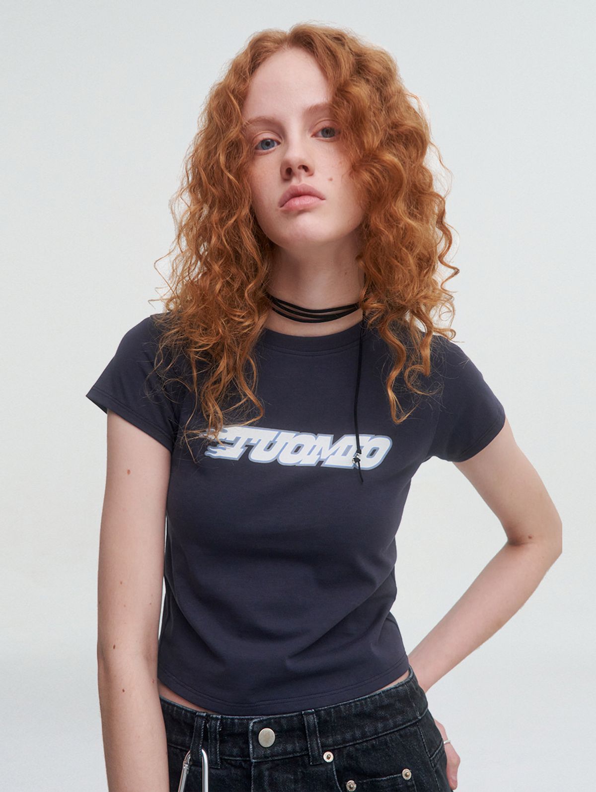 뚜오미오(TUOMIO) LOGO BABY T-SHIRTS [CHARCOAL]