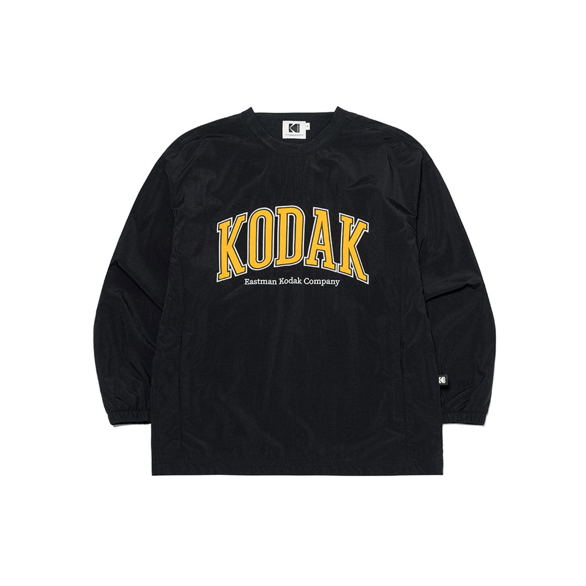코닥(KODAK) 에센셜 워딩로고 피스테 맨투맨 BLACK