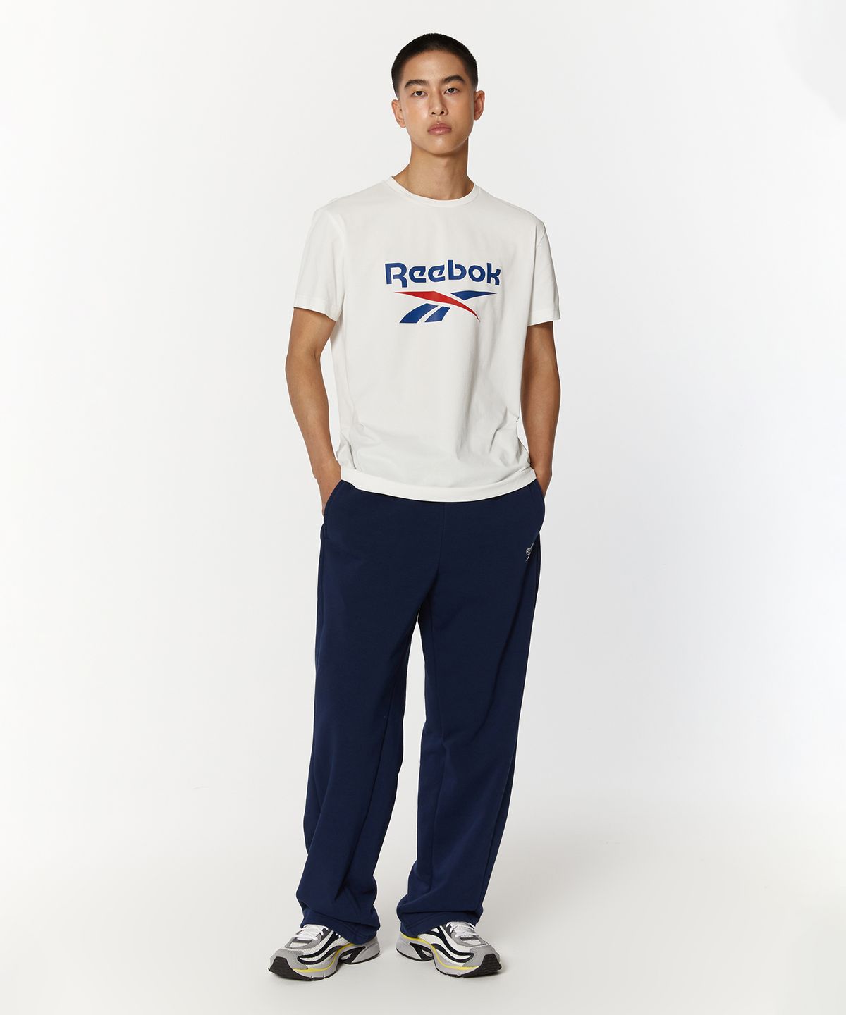 리복(REEBOK) 빅 로고 티셔츠 - 오프 화이트