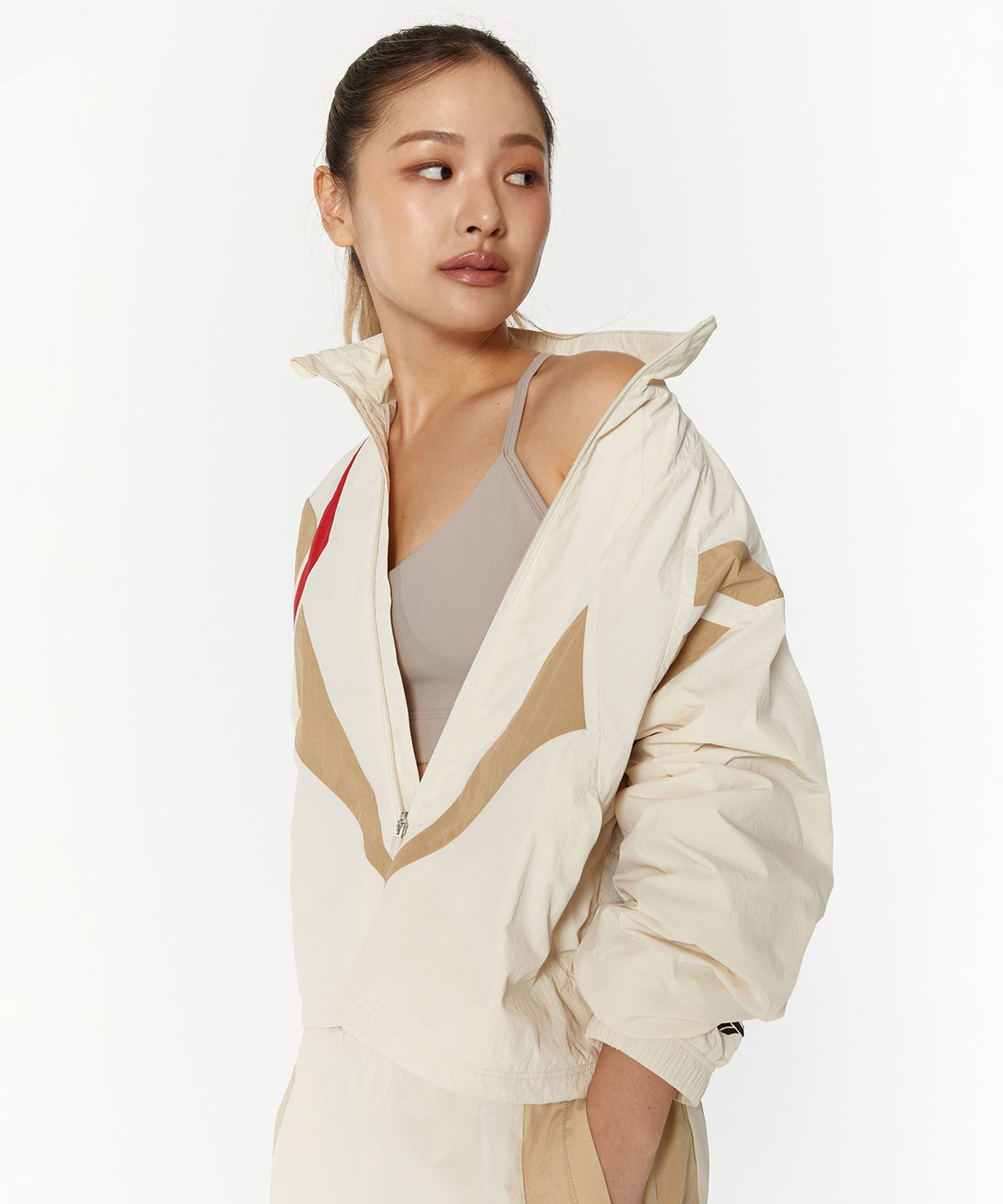 리복(REEBOK) 벡터 플래시 크롭 윈드 브레이커 (W) - 베이지