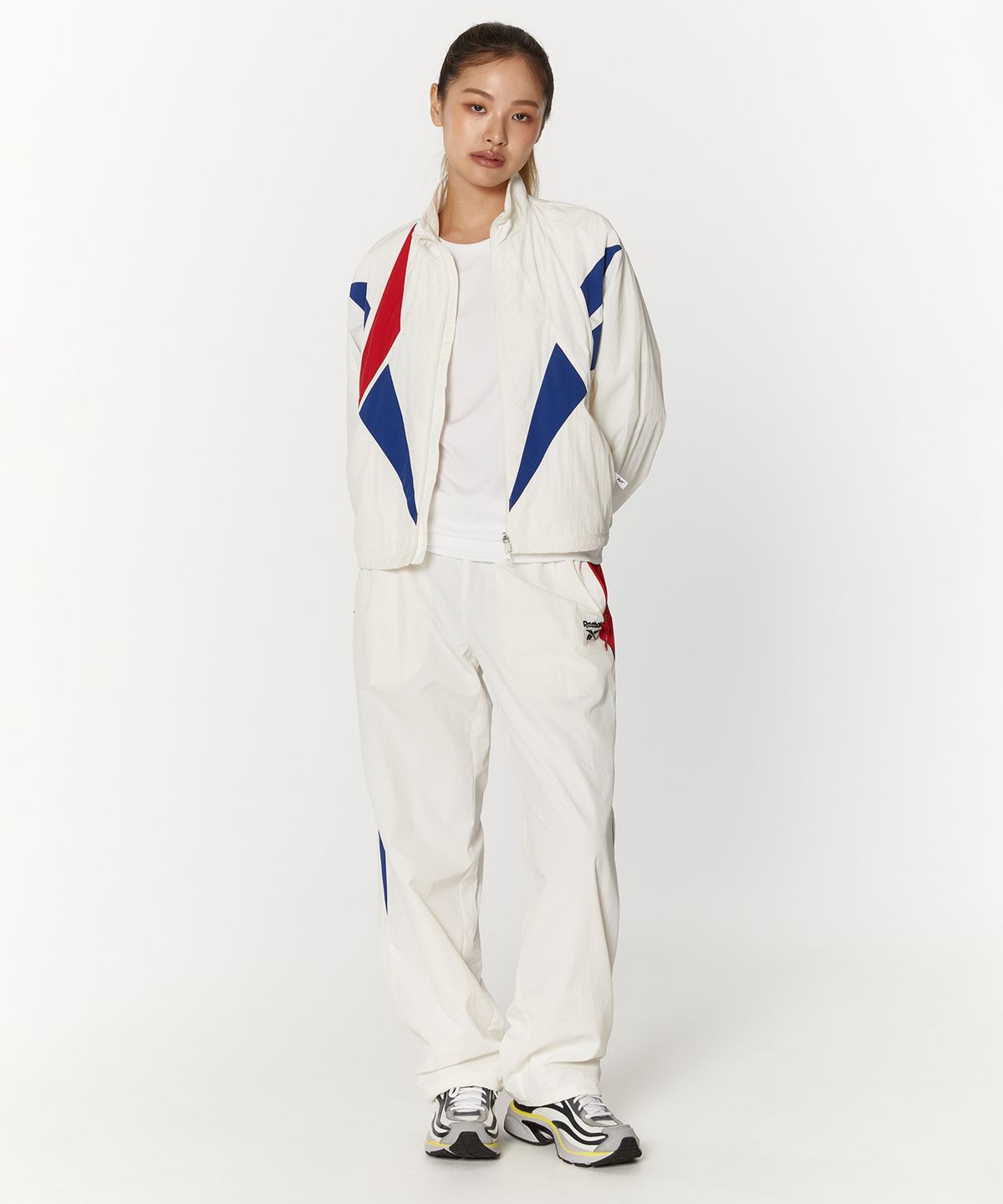 리복(REEBOK) 벡터 플래시 크롭 윈드 브레이커 (W) - 오프 화이트