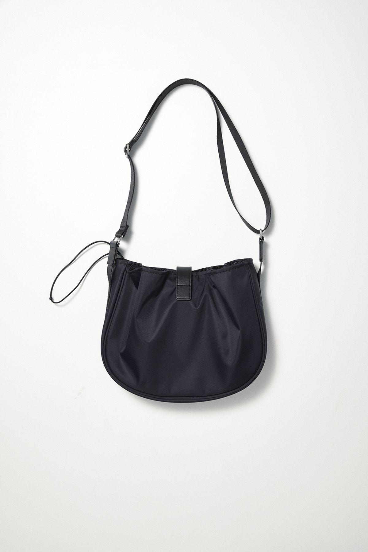 해칭룸(HATCHINGROOM) Wavy Bag Middle High Density Nylon BlacK