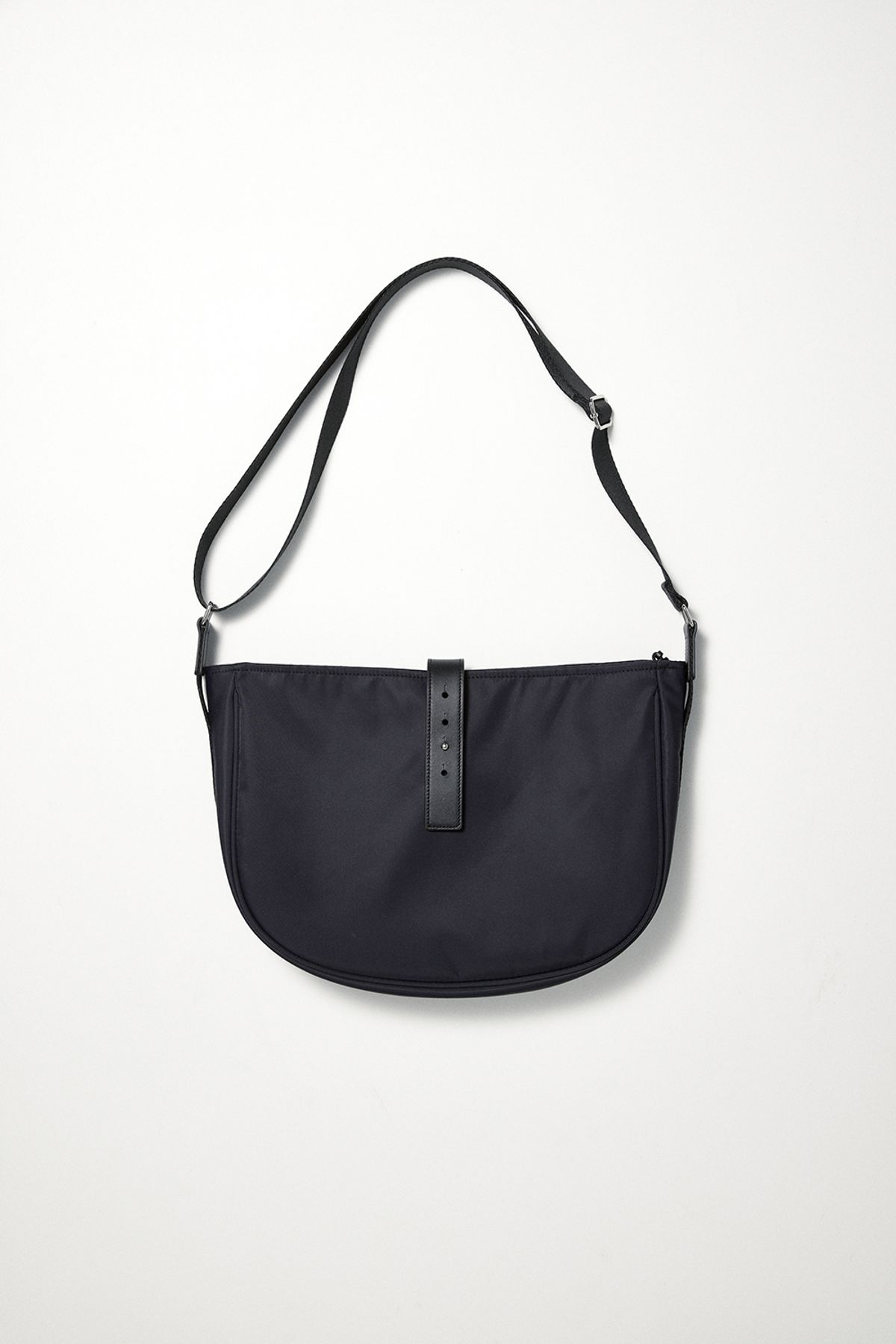 해칭룸(HATCHINGROOM) Wavy Bag Middle High Density Nylon BlacK
