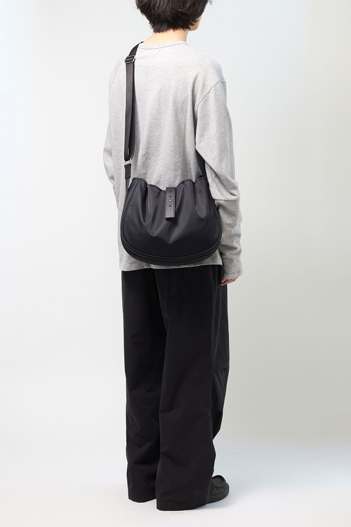 해칭룸(HATCHINGROOM) Wavy Bag Middle High Density Nylon BlacK