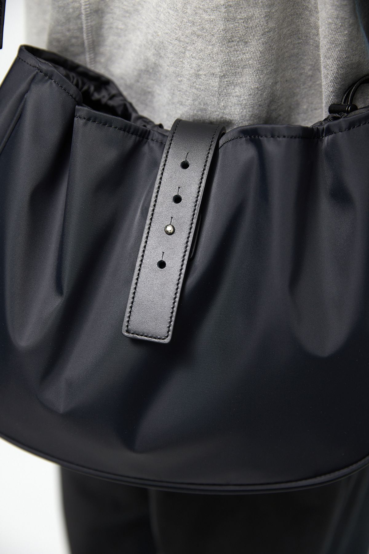 해칭룸(HATCHINGROOM) Wavy Bag Middle High Density Nylon BlacK