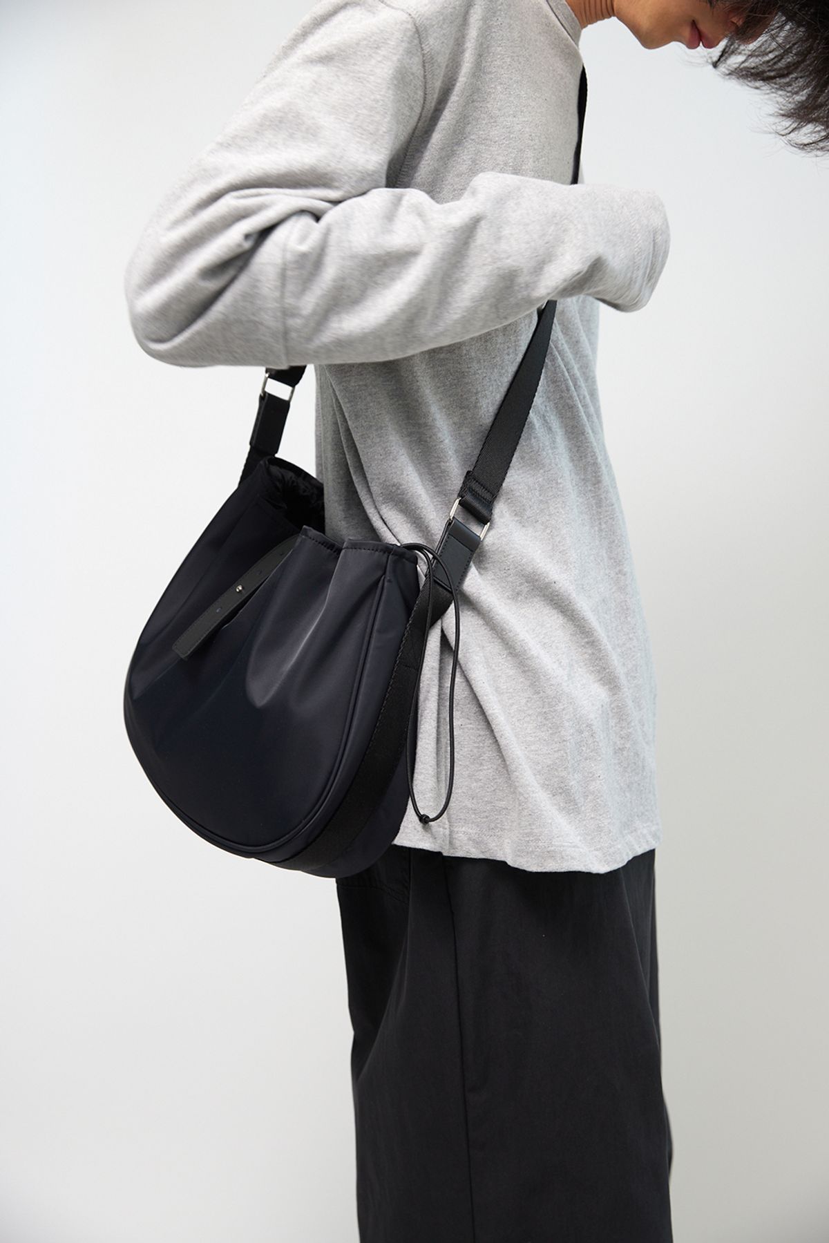 해칭룸(HATCHINGROOM) Wavy Bag Middle High Density Nylon BlacK