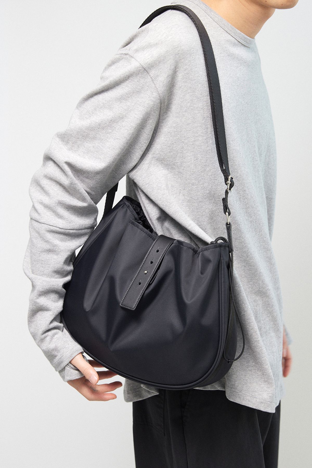 해칭룸(HATCHINGROOM) Wavy Bag Middle High Density Nylon BlacK