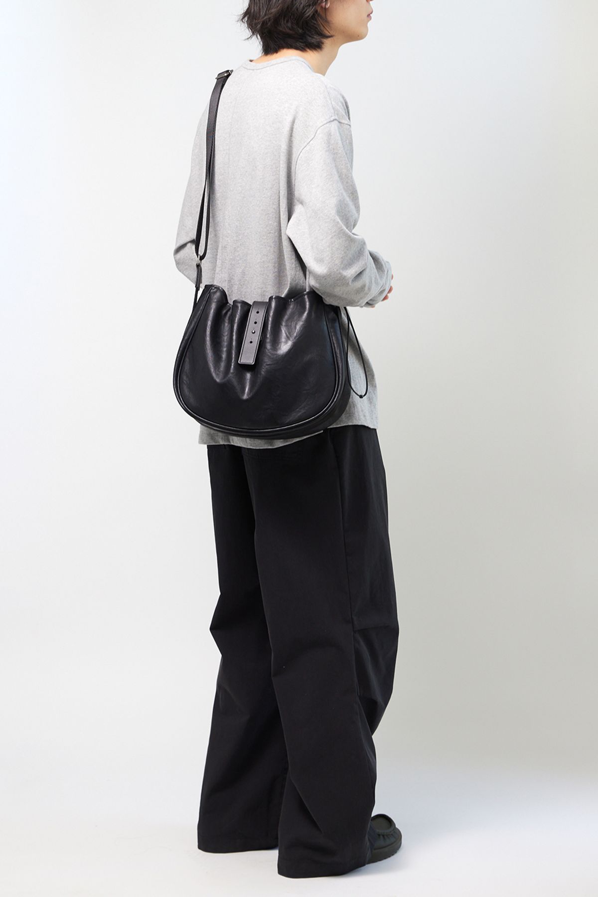 해칭룸(HATCHINGROOM) Wavy Bag Middle Faux Leather Black