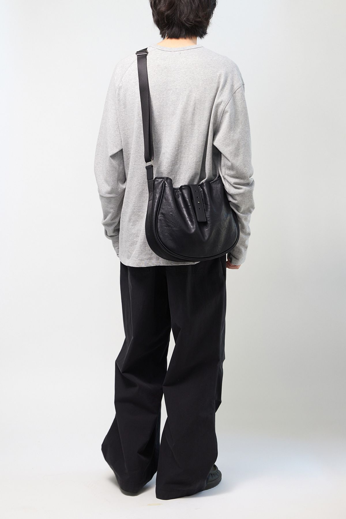 해칭룸(HATCHINGROOM) Wavy Bag Middle Faux Leather Black