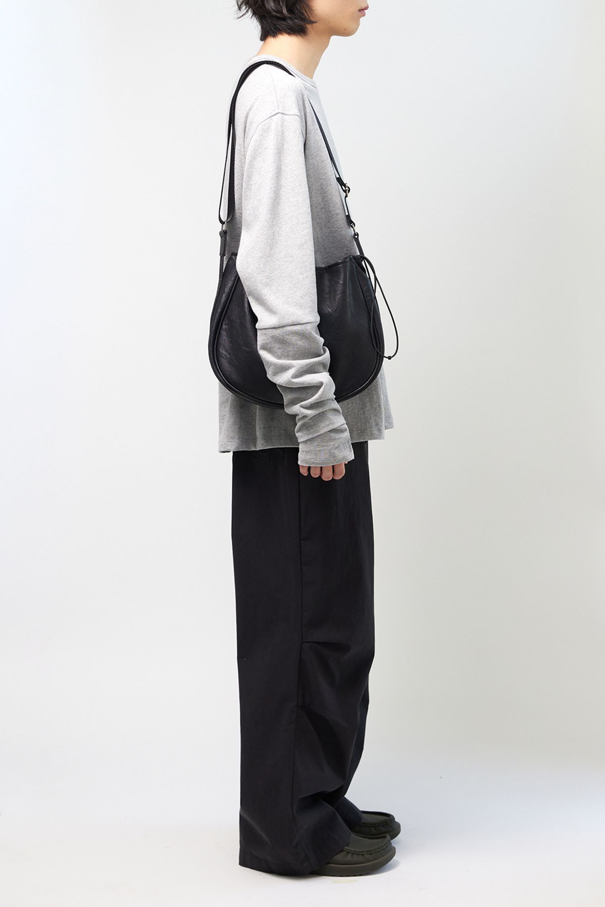 해칭룸(HATCHINGROOM) Wavy Bag Middle Faux Leather Black