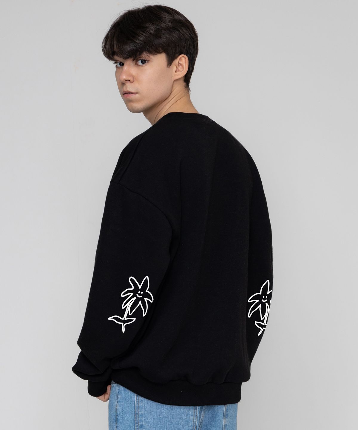 그레이버(GRAVER) [UNISEX]엘보우 TWO 드로잉 라인 플라워 맨투맨_블랙