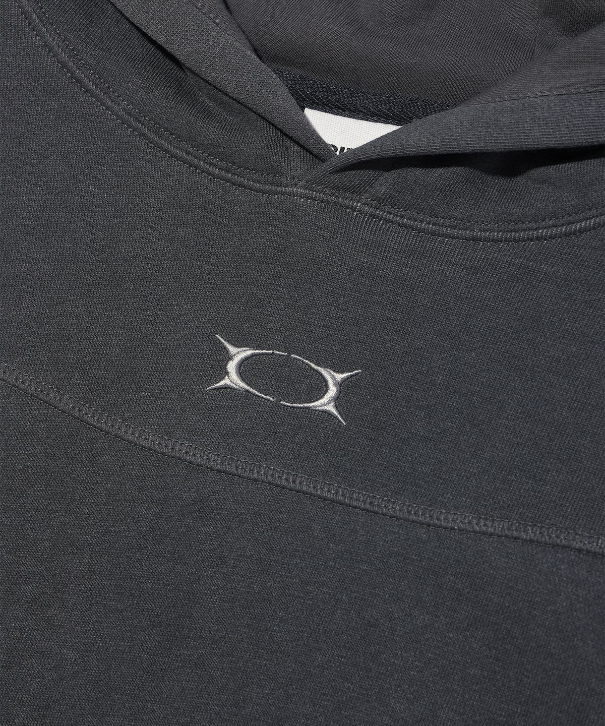 크리틱(CRITIC) CROP INCISION HOODIE CHARCOAL