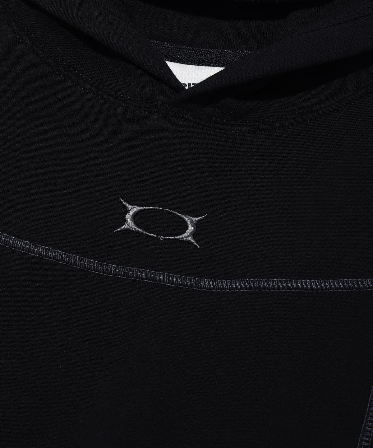 크리틱(CRITIC) CROP INCISION HOODIE BLACK