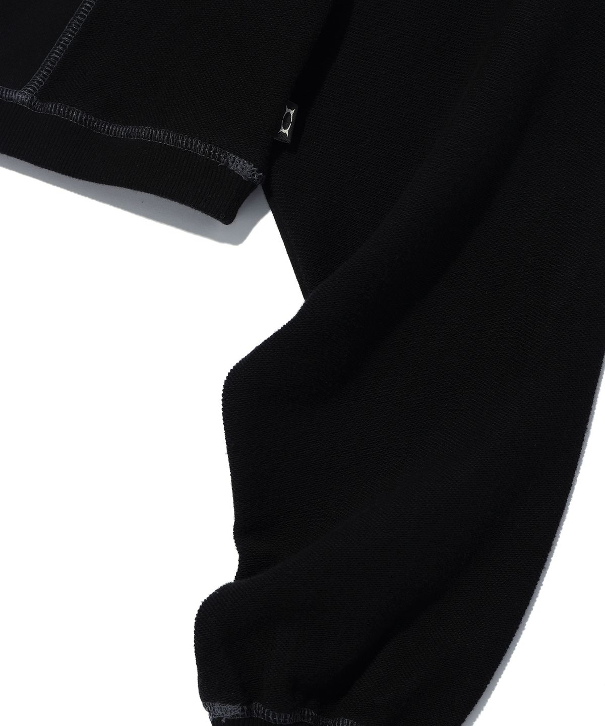 크리틱(CRITIC) CROP INCISION HOODIE BLACK