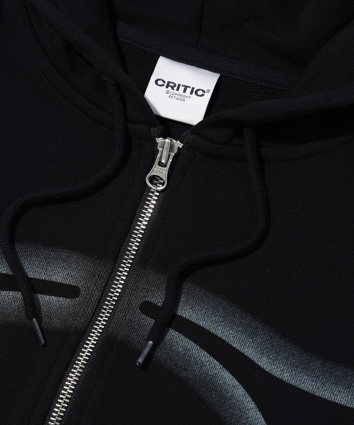 크리틱(CRITIC) CROP WORMHOLE LOGO HOODIE ZIP-UP BLACK