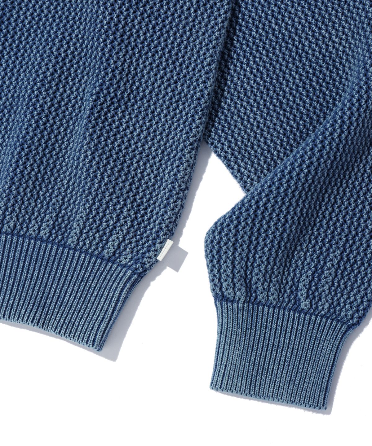 크리틱(CRITIC) WORMHOLE LOGO NATURAL DYEING MESH KNIT BLUE