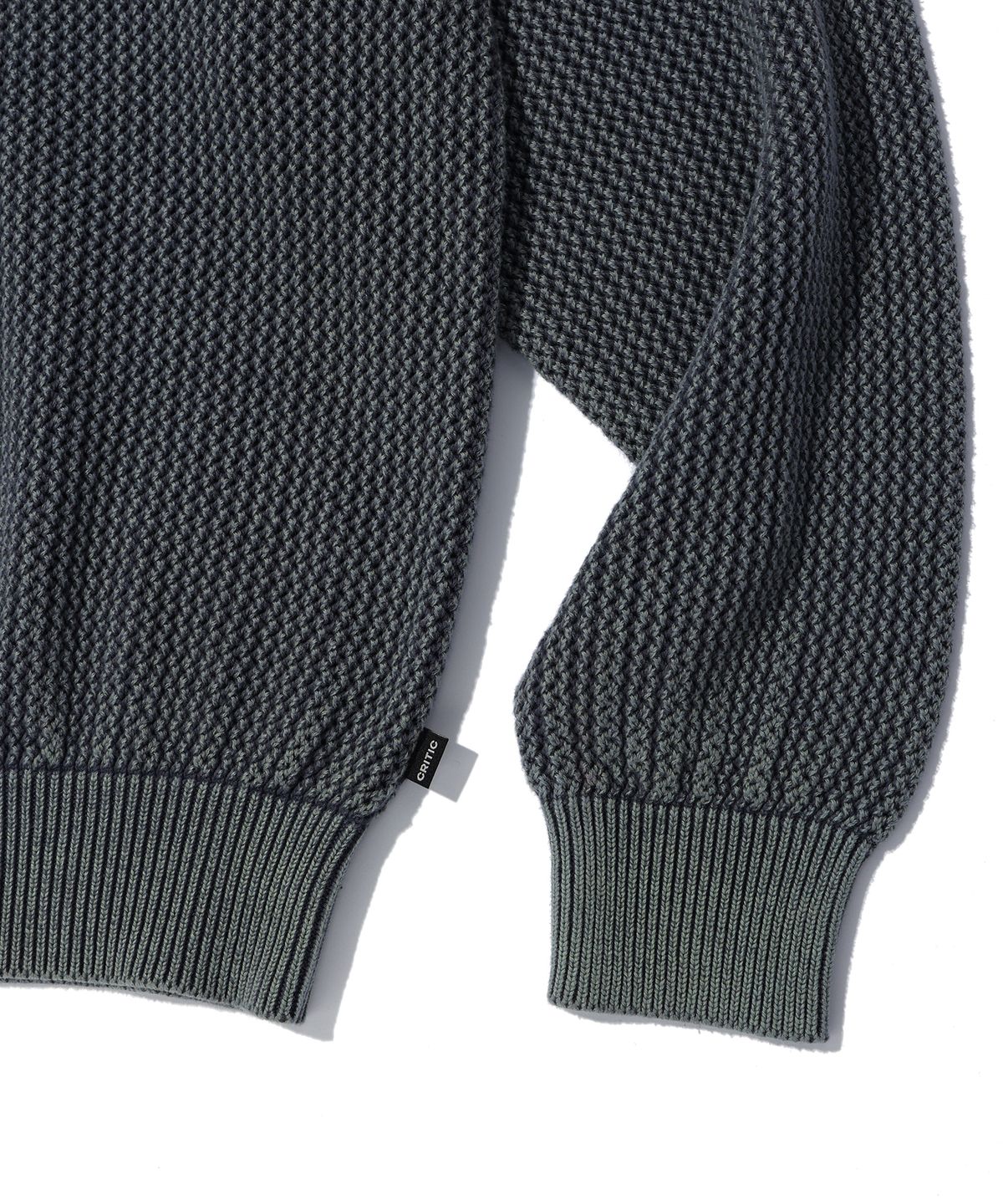 크리틱(CRITIC) WORMHOLE LOGO NATURAL DYEING MESH KNIT CHARCOAL