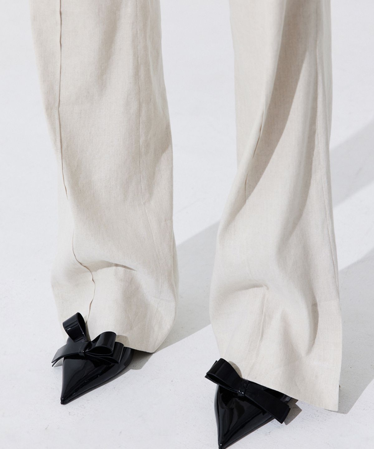분더캄머(WNDERKAMMER) Linen semi-Bootscut Trousers_Light Beige (린넨 세미부츠컷 트라우져_라이트 베이지)