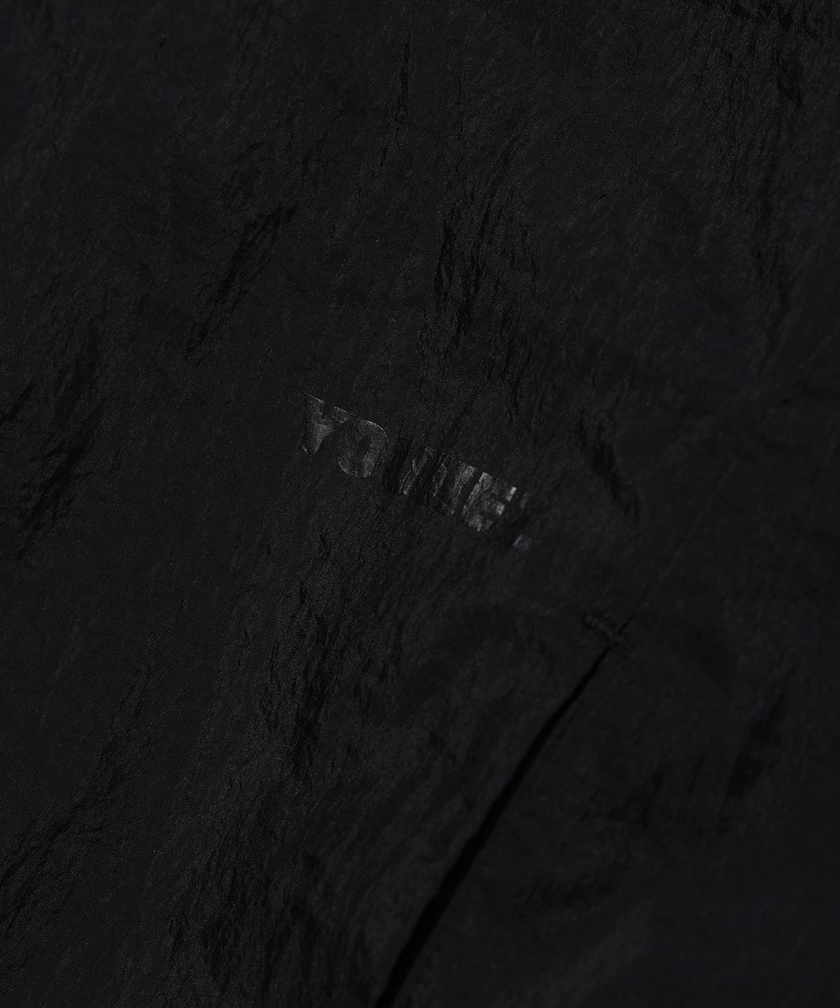 유희(YOUHEE) SHEER WIND BREAKER BLACK
