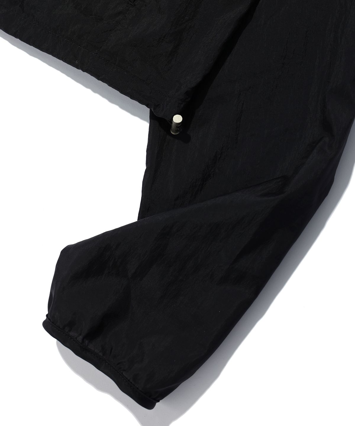 유희(YOUHEE) SHEER WIND BREAKER BLACK