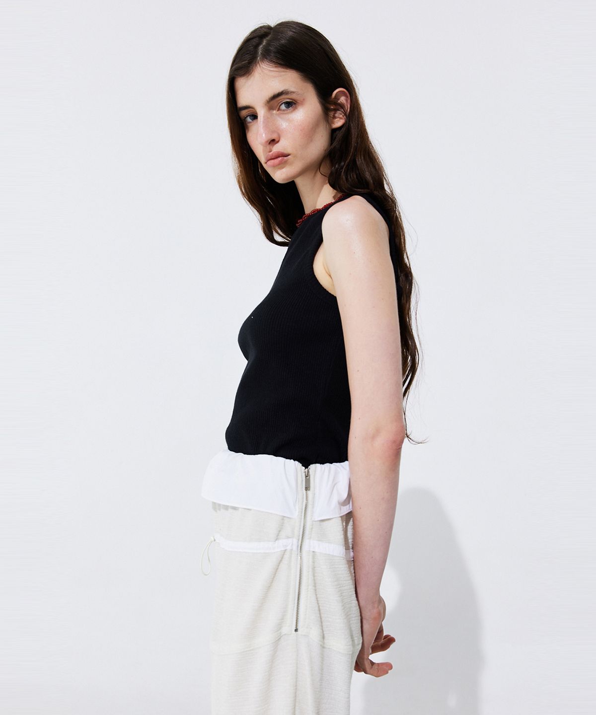 분더캄머(WNDERKAMMER) Back Cut-out Sleeveless_Black (백 컷아웃 슬리브리스_블랙)