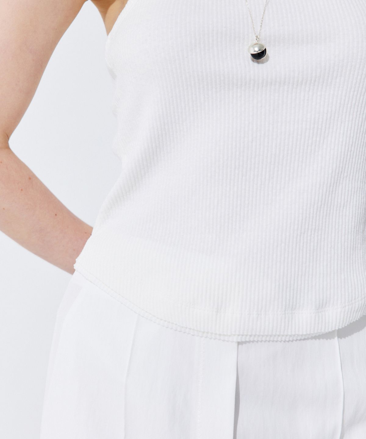 분더캄머(WNDERKAMMER) Back Cut-out Sleeveless_Ivory (백 컷아웃 슬리브리스_아이보리)