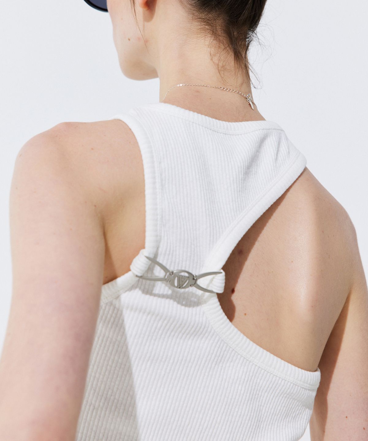 분더캄머(WNDERKAMMER) Back Cut-out Sleeveless_Ivory (백 컷아웃 슬리브리스_아이보리)