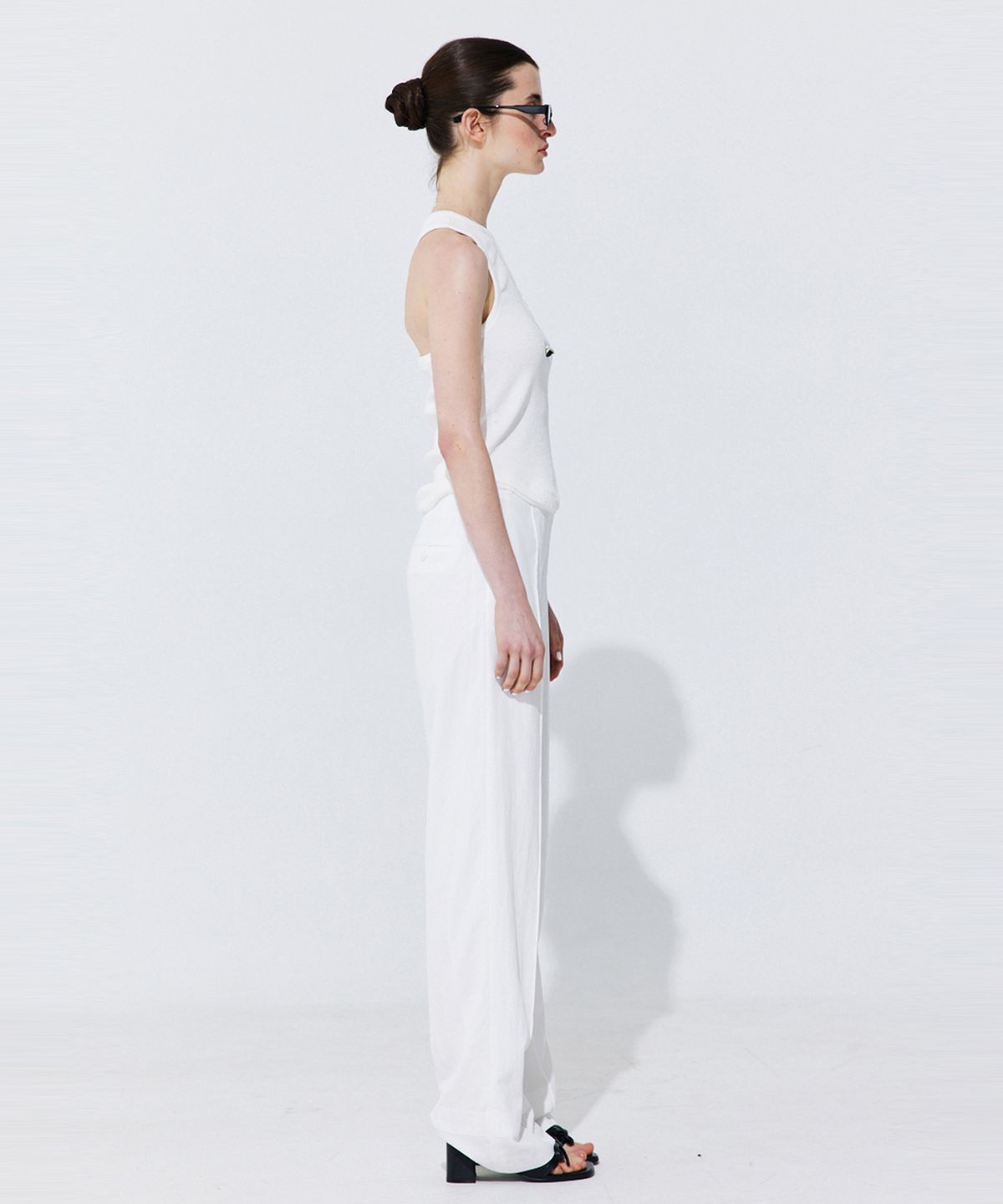 분더캄머(WNDERKAMMER) Back Cut-out Sleeveless_Ivory (백 컷아웃 슬리브리스_아이보리)