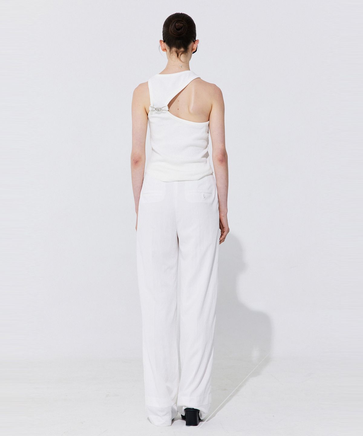 분더캄머(WNDERKAMMER) Back Cut-out Sleeveless_Ivory (백 컷아웃 슬리브리스_아이보리)