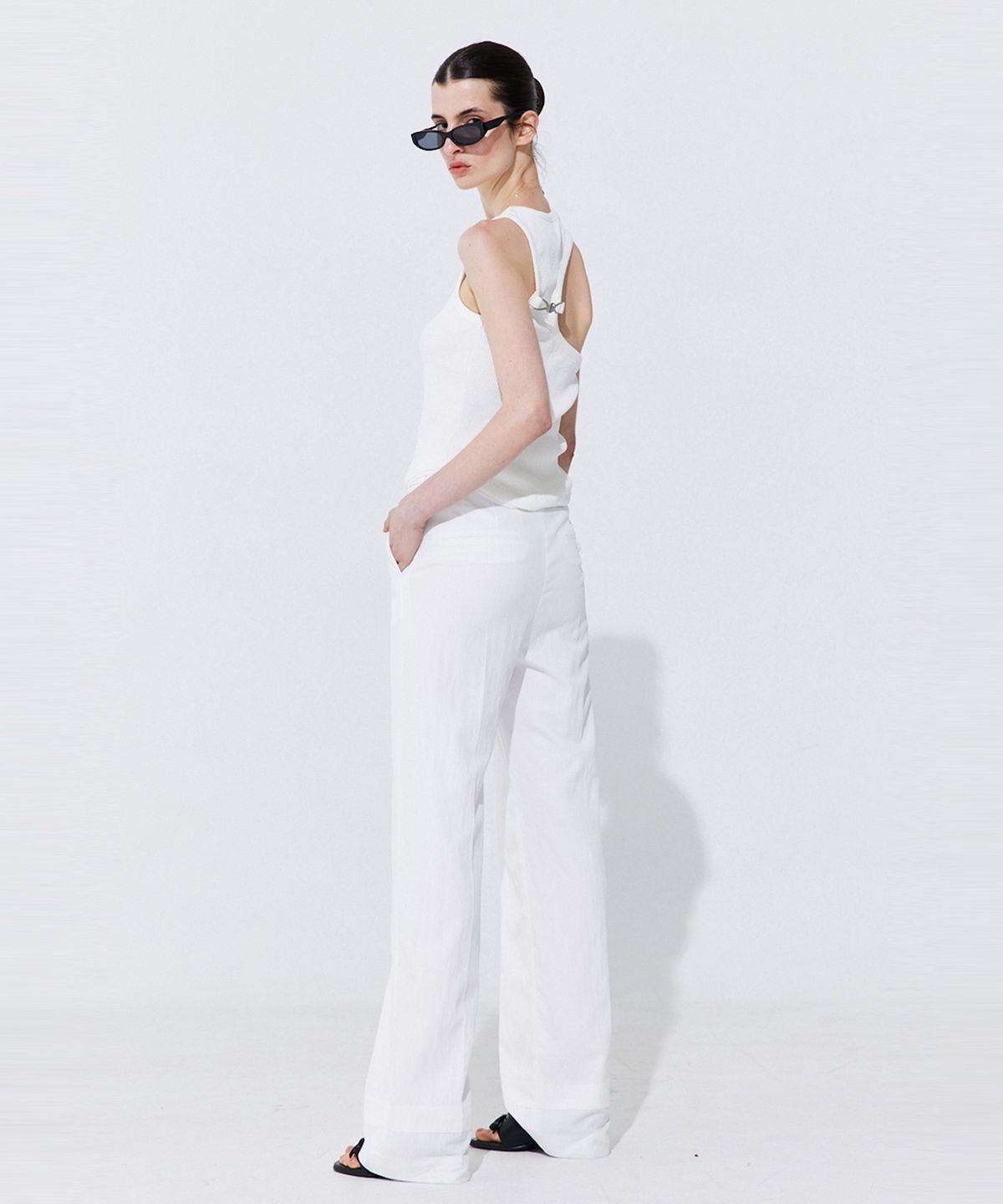 분더캄머(WNDERKAMMER) Back Cut-out Sleeveless_Ivory (백 컷아웃 슬리브리스_아이보리)