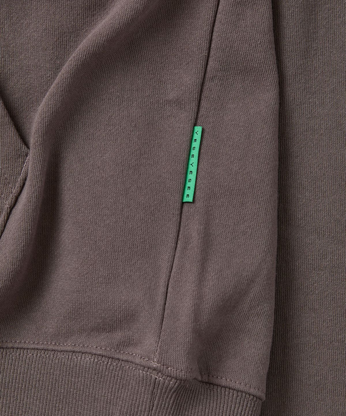 예스아이씨(YESEYESEE) C-Logo Hoodie Cocoa