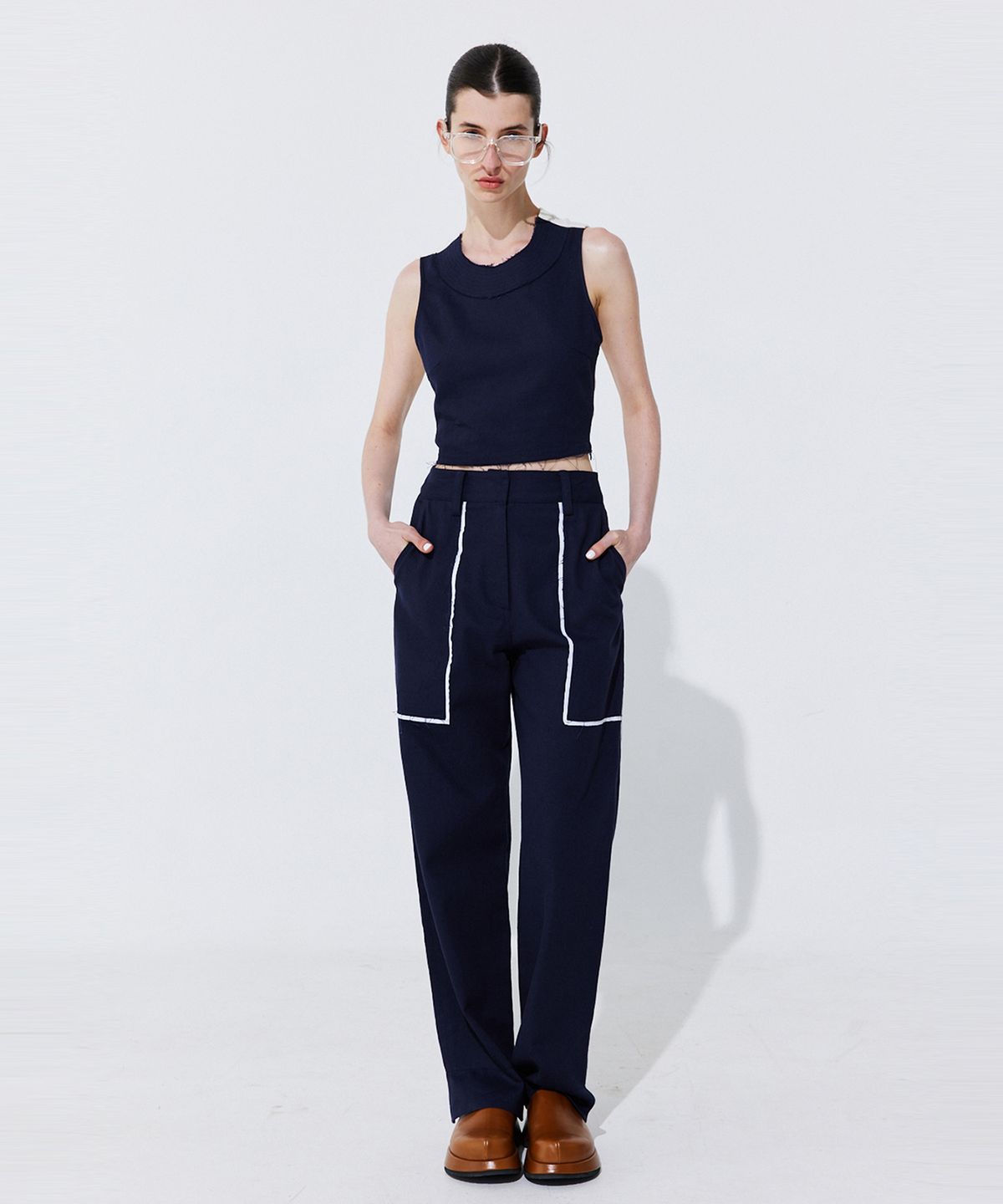 분더캄머(WNDERKAMMER) Color-Block Sleeveless Crop Top_Navy (컬러 블록 슬리브리스 크롭 탑_네이비)