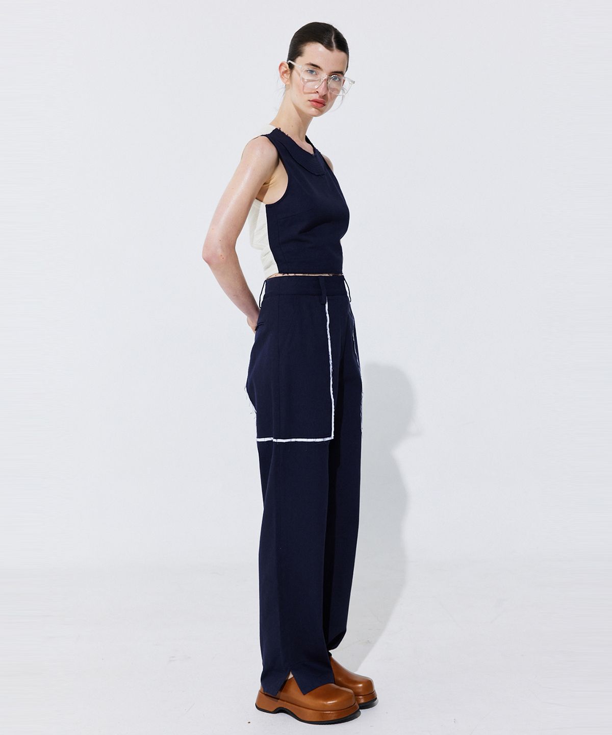 분더캄머(WNDERKAMMER) Color-Block Sleeveless Crop Top_Navy (컬러 블록 슬리브리스 크롭 탑_네이비)