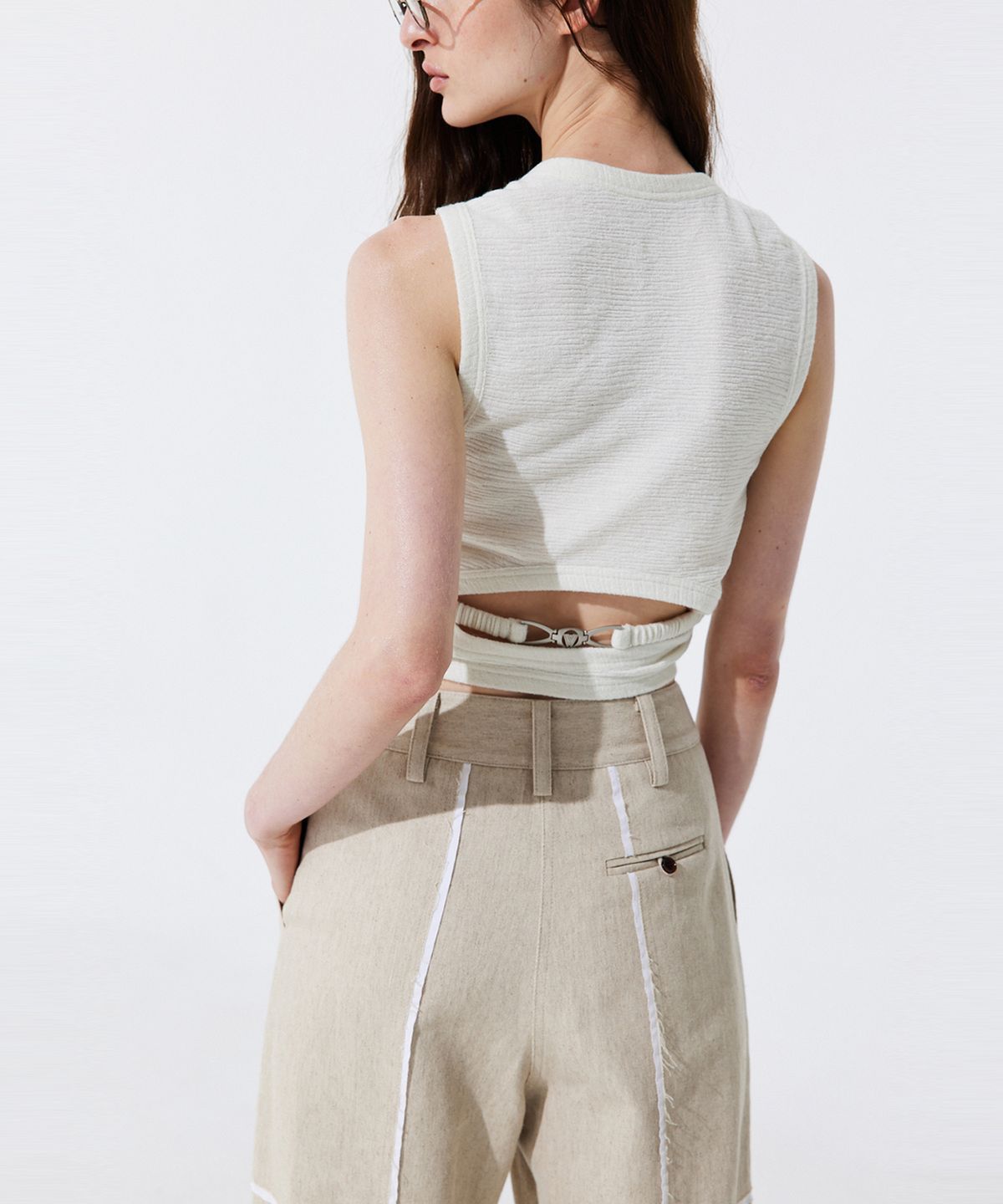 분더캄머(WNDERKAMMER) Color-Block Sleeveless Crop Top_Beige (컬러 블록 슬리브리스 크롭 탑_베이지)
