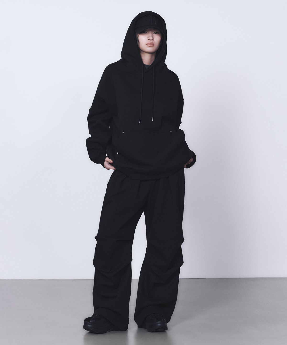 트리밍버드(TREEMINGBIRD) RENEWAL) Rivet Sweat Set-up Hoodie [ Black ]