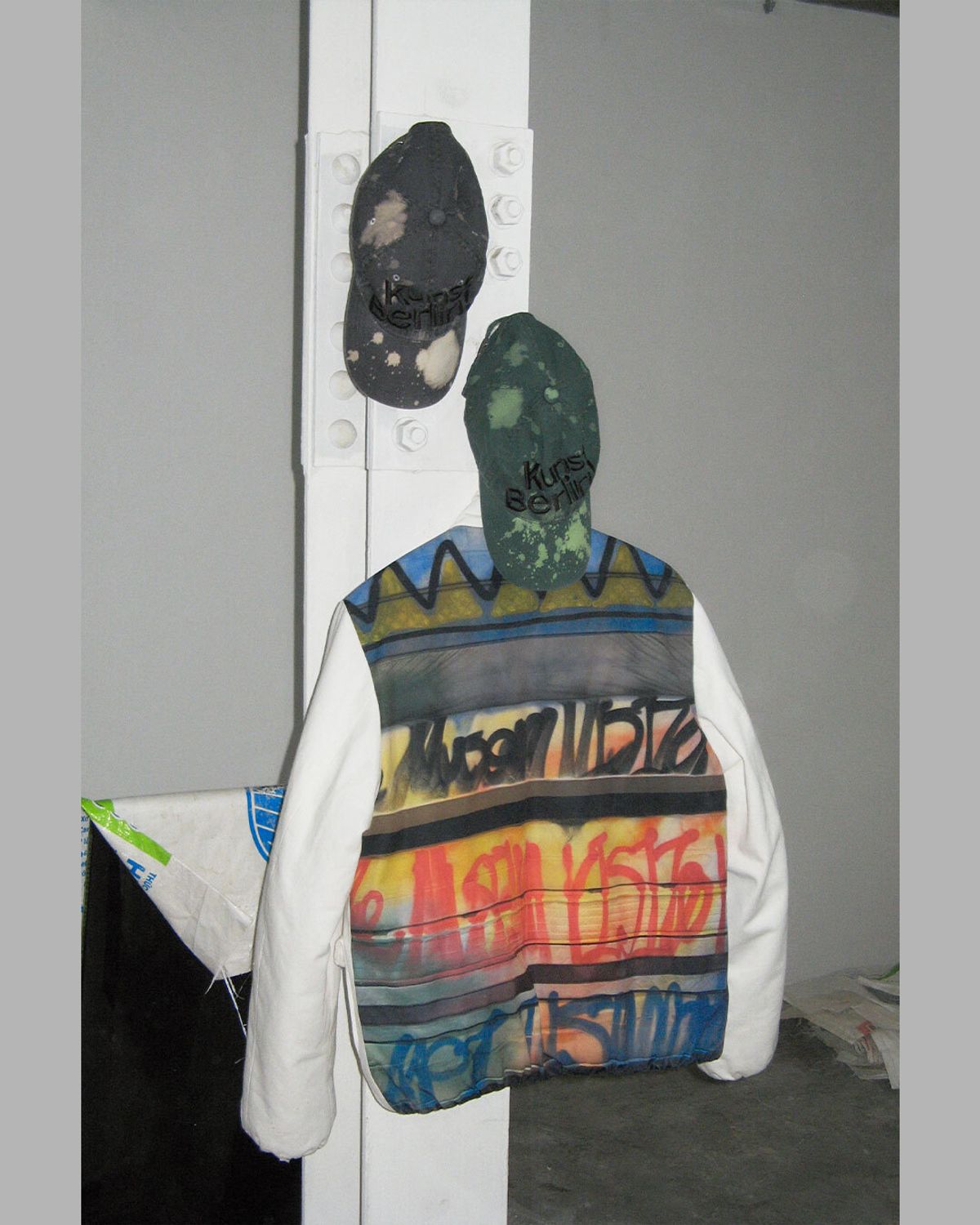 더뮤지엄비지터(THEMUSEUMVISITOR) ARTWORK JACKET (WHITE)