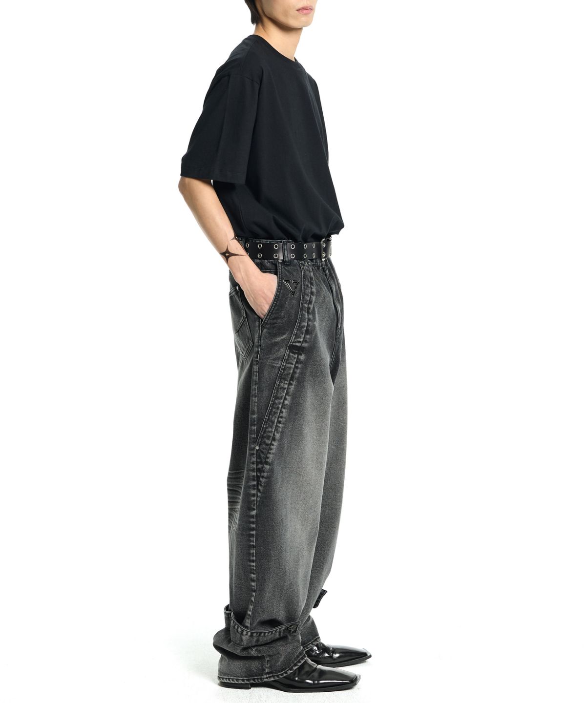 본바트(VONVAT) Bold Incision Wide Jeans (Black)