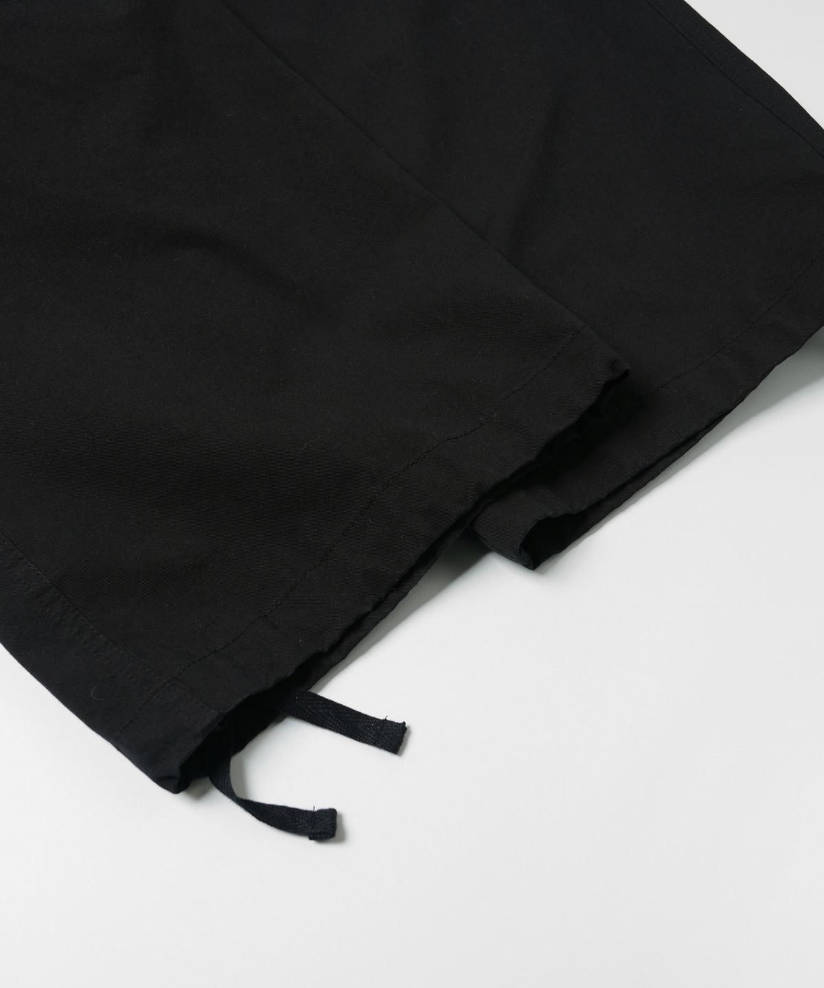 프리즘웍스(FRIZMWORKS) BANDING WIDE FATIGUE PANTS _ BLACK