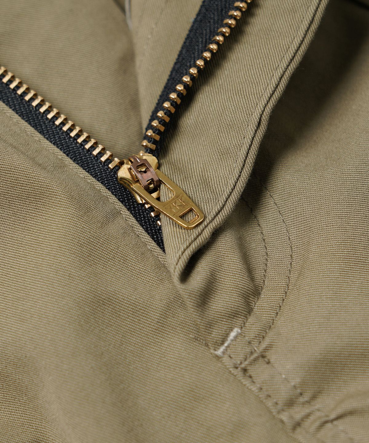 프리즘웍스(FRIZMWORKS) BANDING WIDE FATIGUE PANTS _ KHAKI BEIGE