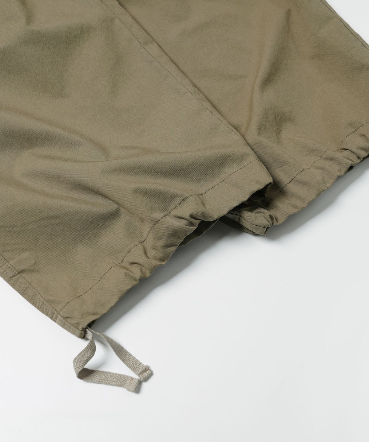프리즘웍스(FRIZMWORKS) BANDING WIDE FATIGUE PANTS _ KHAKI BEIGE